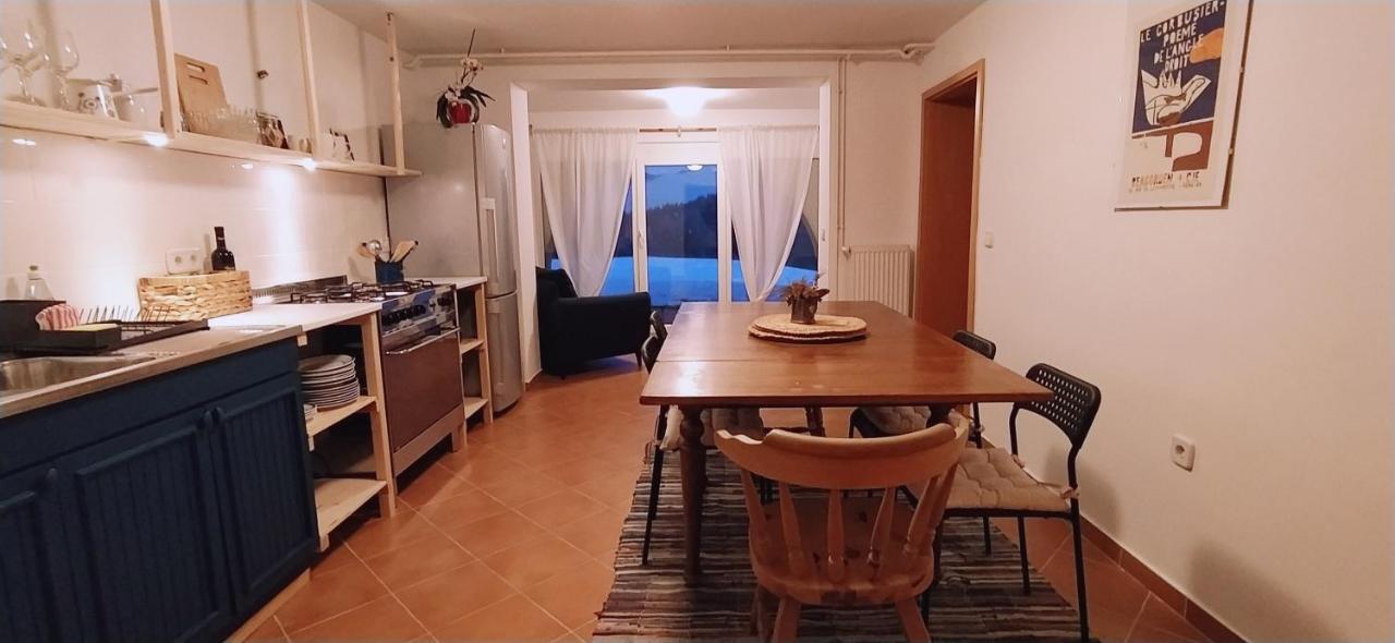 Kmetija Pecnik Apartment Prevalje ภายนอก รูปภาพ